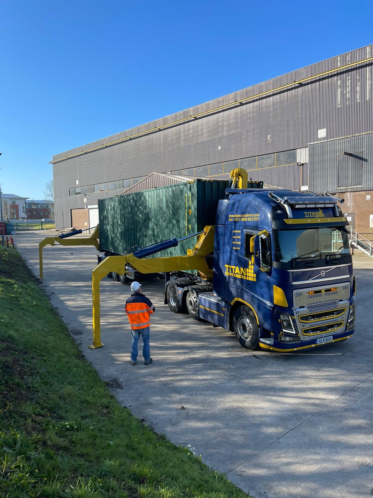TITAN Ireland side lifting trailer service1